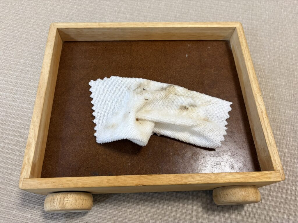 積み木が入っていた箱は思ったより汚れていた