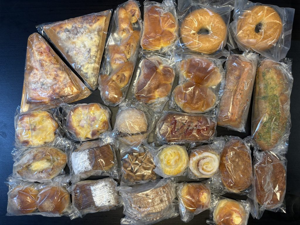 もったいないクール便で届いた冷凍パン25個